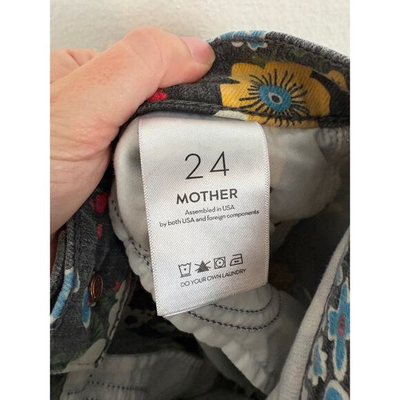 Mother High Rise Faded Floral Kick Flare Jeans in Pushing Daisies 24 - Picture 5 of 9